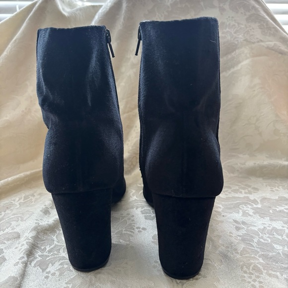 Christian Siriano Elegant Black Velvet Ankle Boots, Size 10 - Picture 10 of 14